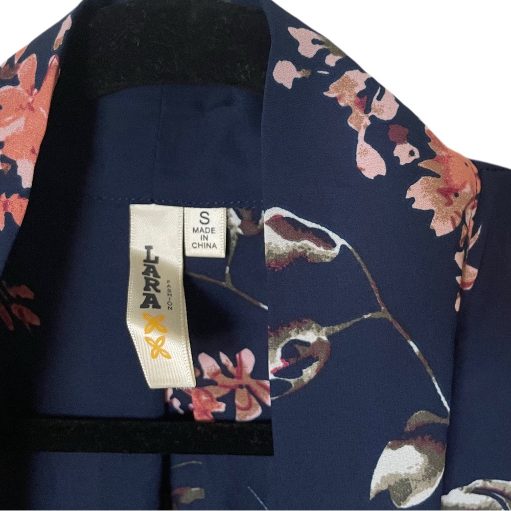 🌙 Lara Fashion Black Floral Blouse - Picture 10 of 12